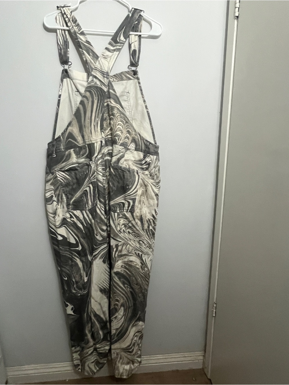 We The Free People Ziggy Marble-Swirl Overalls in Taupe & Cream Size XLarge - Picture 9 of 12